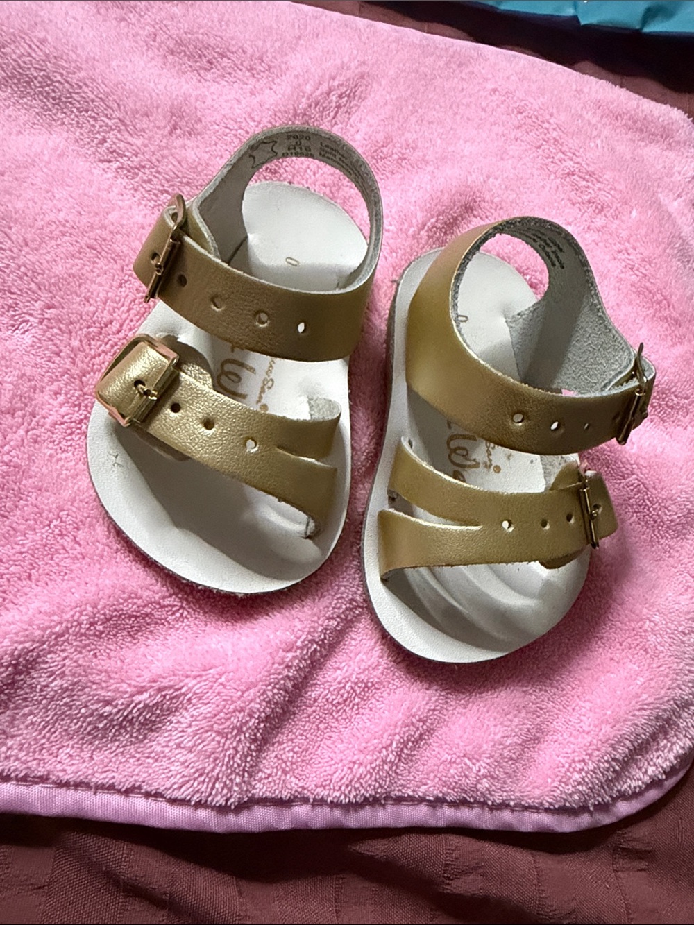 Baby Gold Metallic Buckle Sandals - Brand Salt Water size 0 New Without Tags